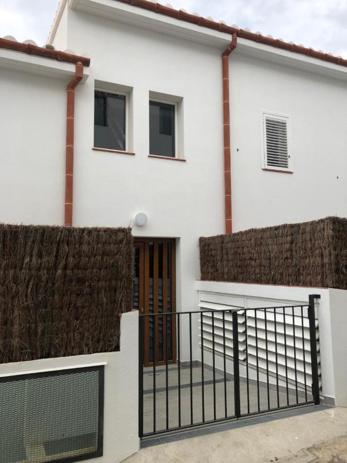 Apartamento Nuevo En El Centro Con Garaje Кадакес Екстериор снимка