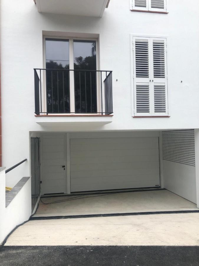 Apartamento Nuevo En El Centro Con Garaje Кадакес Екстериор снимка
